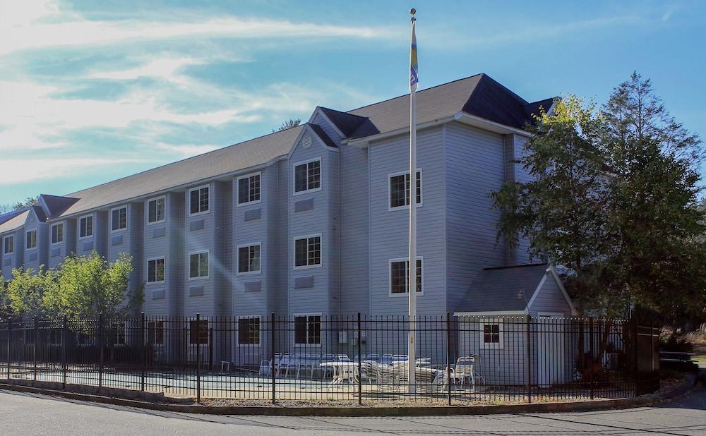 Days Inn By Wyndham Sturbridge Εξωτερικό φωτογραφία